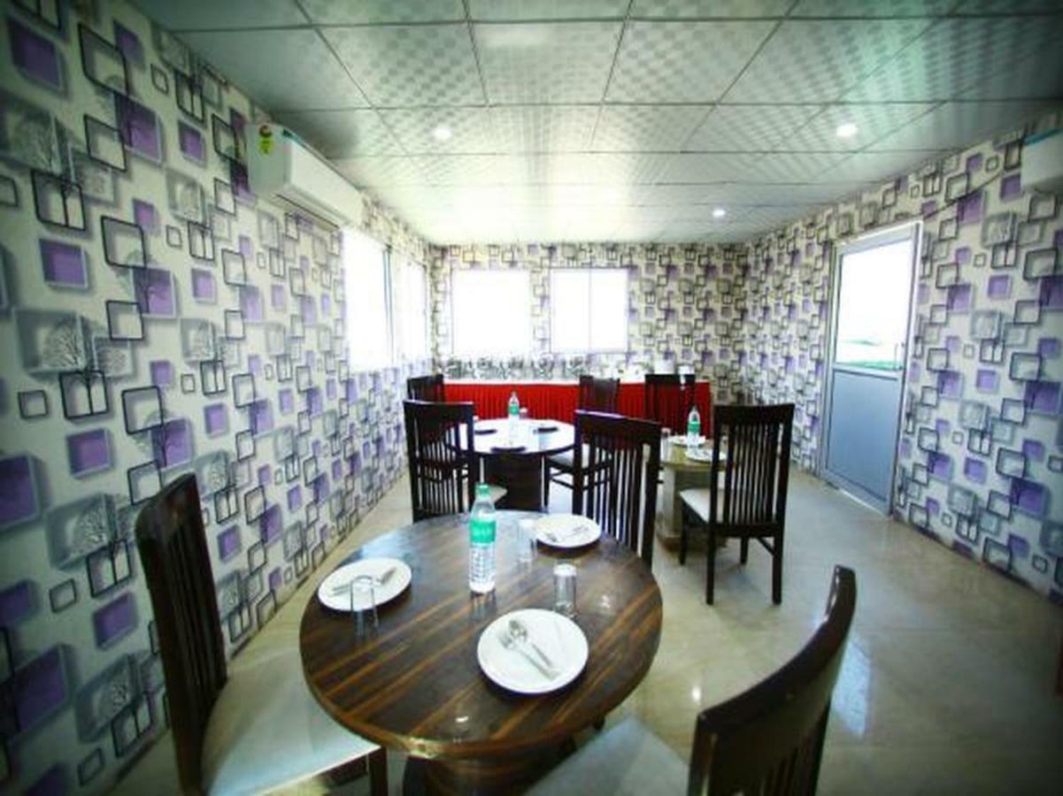 Airport Hotel Hsp Nuova Delhi Esterno foto
